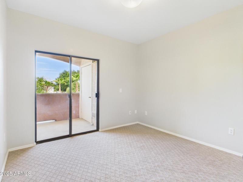 CAM02404G0-PR0127-STILL002