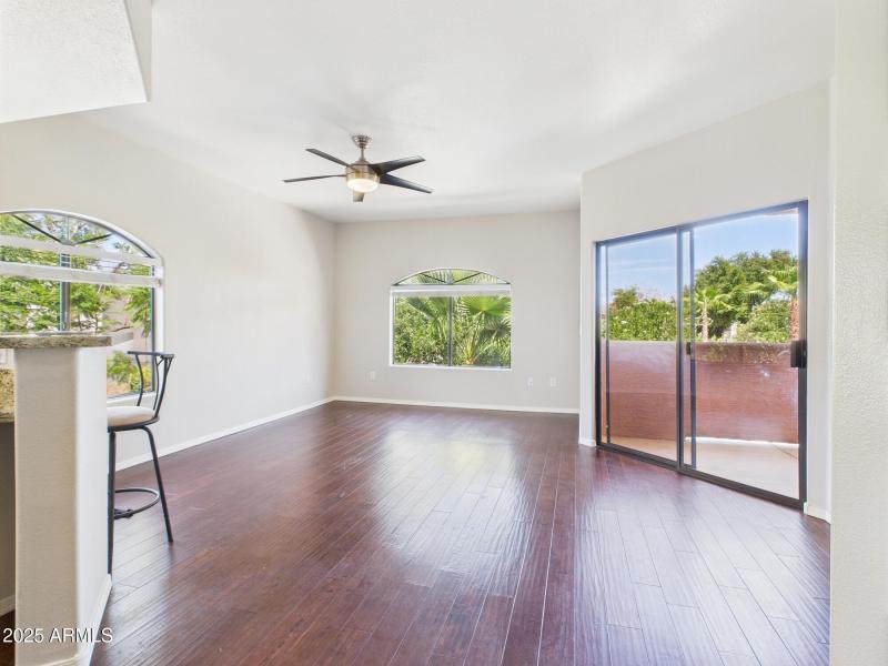 CAM02404G0-PR0127-STILL006