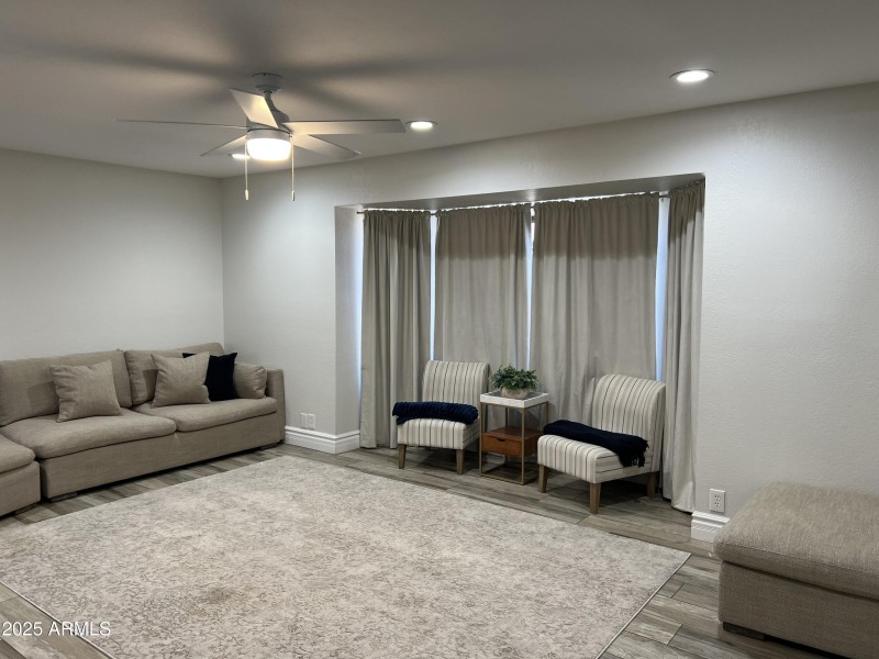 Living Room/Sitting area