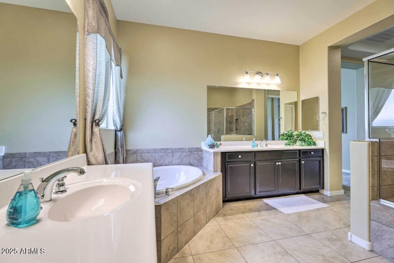 14 Master Bath 2