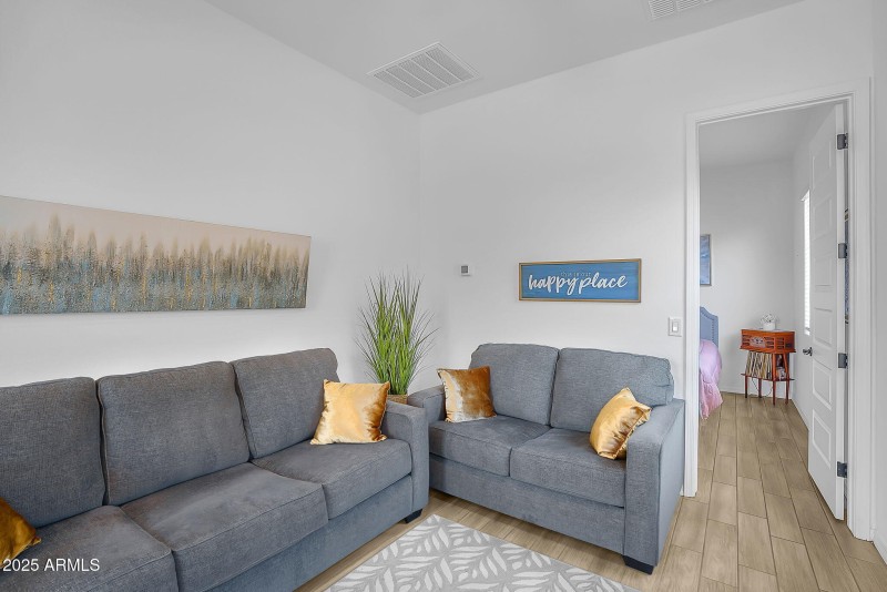 27-web-or-mls-Adams-27