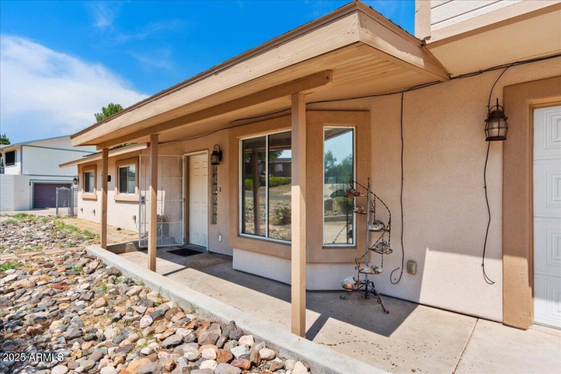 03-Front Covered Patio