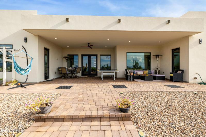LARGE COVERED BACK PATIO