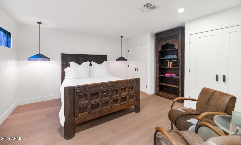 7311 E Manzanita Dr-large-032-031-TOD485