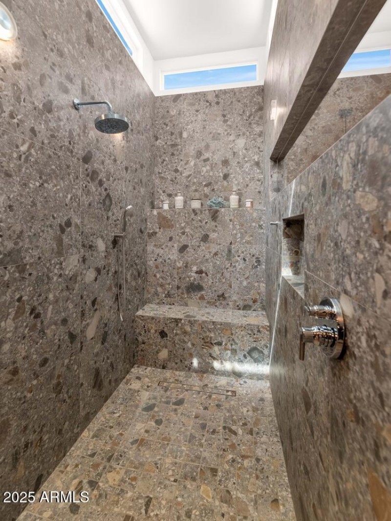 7311 E Manzanita Dr-large-034-025-TOD485