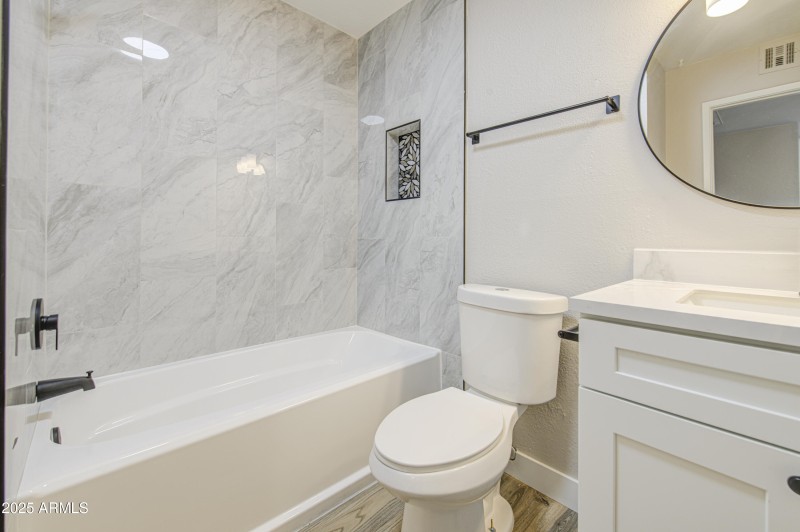 Bathroom 2-pic 2