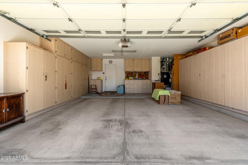 Garage w/Cabinets