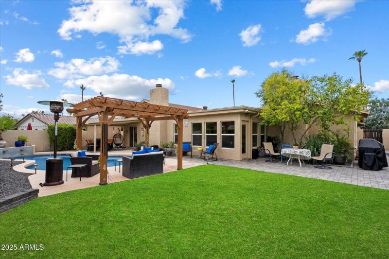 34 Quiet, Private & Lush Backyard 5 54-