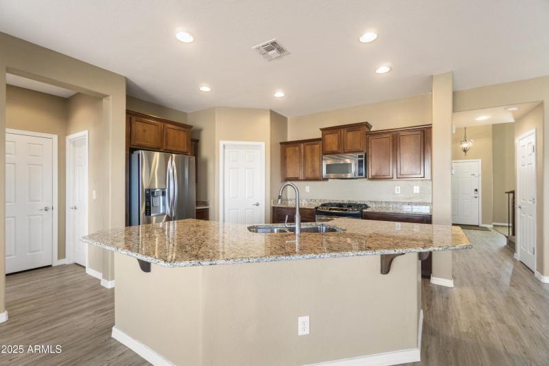 4 Kitchen w- granite countertops