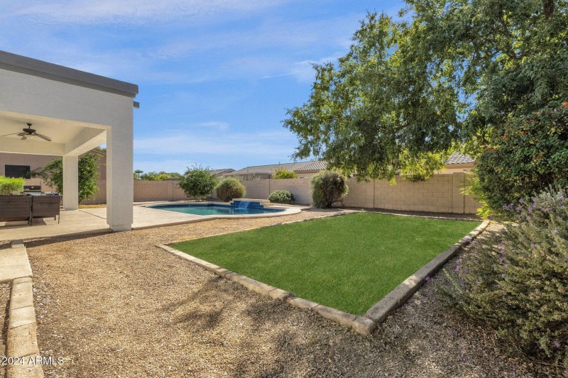 8-web-or-mls-3113-e-boston-st