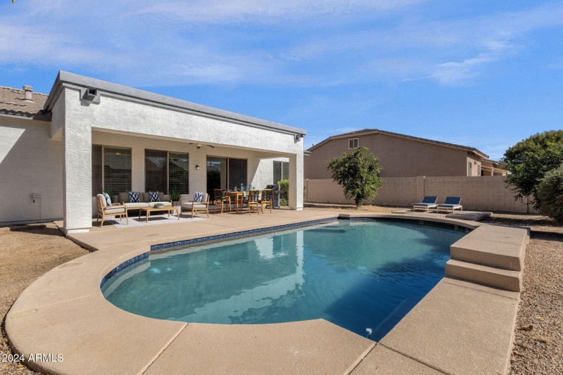 5-web-or-mls-3113-e-boston-st