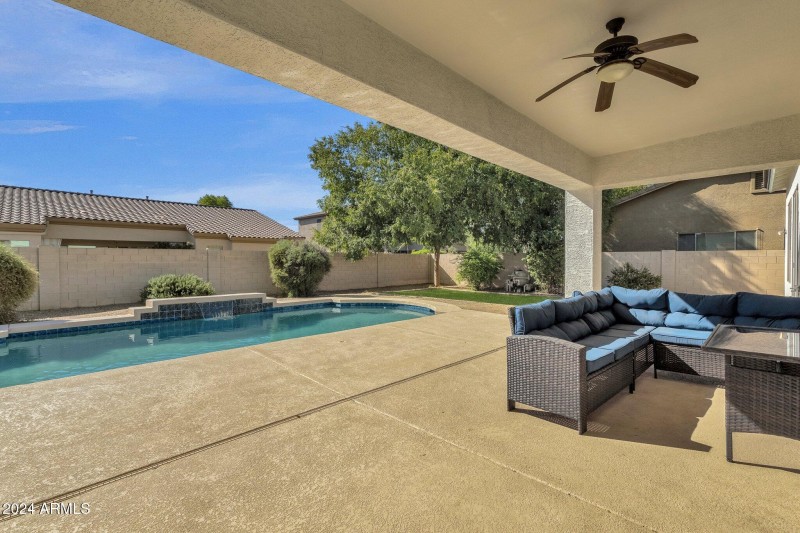 2-web-or-mls-3113-e-boston-st