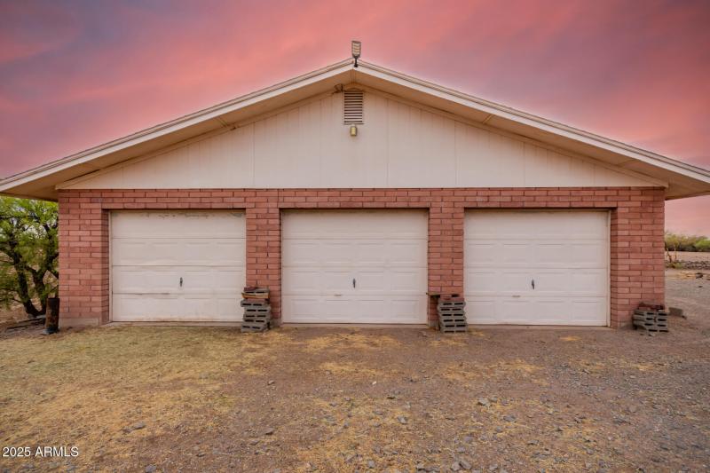 3 Stall Garage / Storage Area!