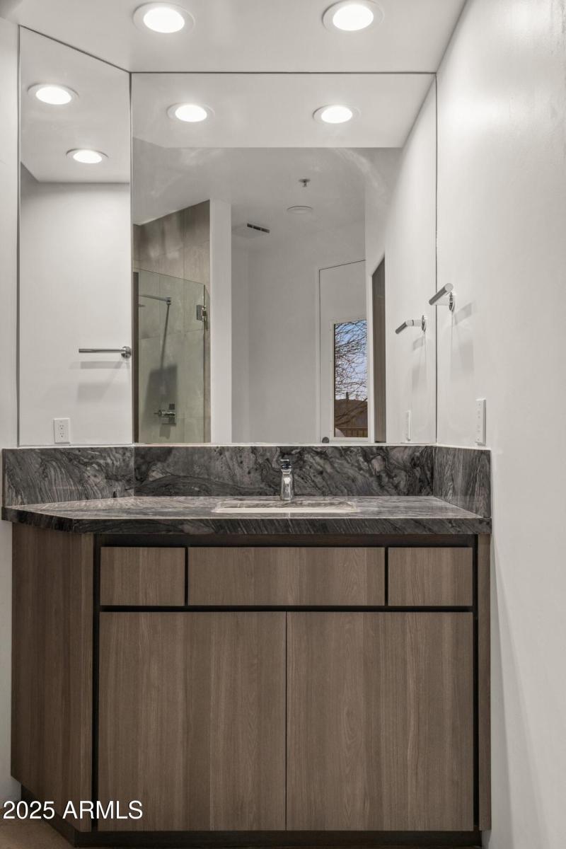 032_Flex Room Bath-Pool Bath