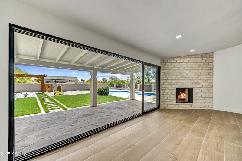 012_Sliding Door Detail