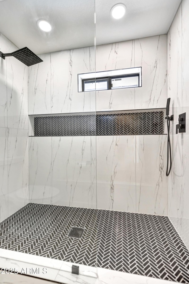 018_Primary Shower Detail