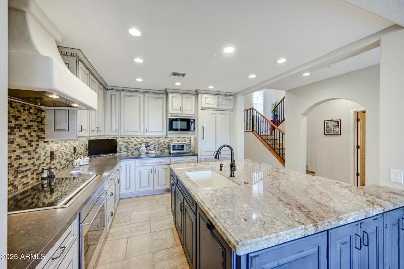 20802 N Grayhawk Dr #1131-8