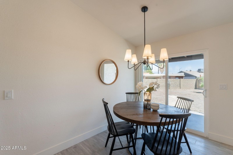 Eat-In Kitchen