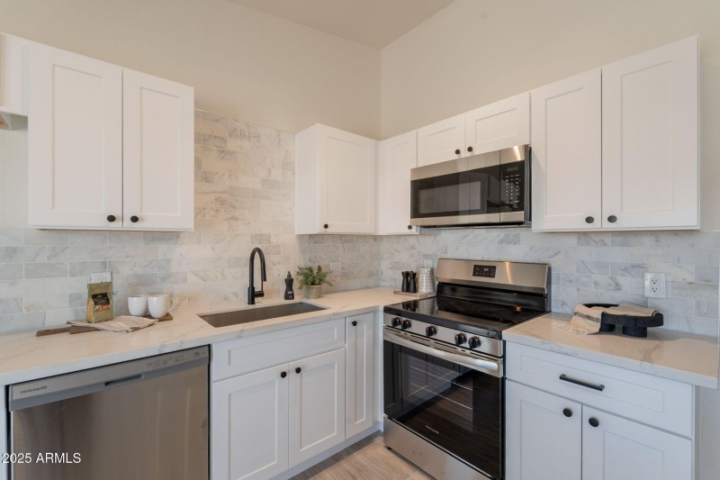 Eat-In Kitchen
