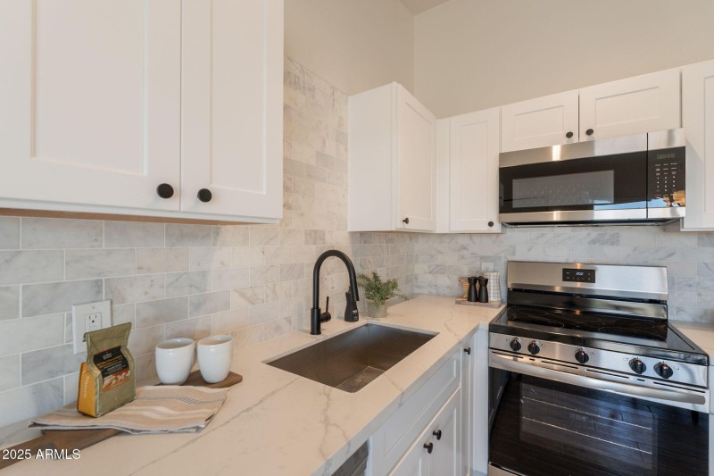 Eat-In Kitchen
