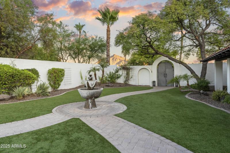 021_Sunset Courtyard Views