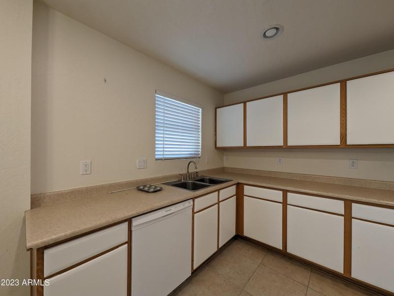 3215 W SAINT ANNE AVE