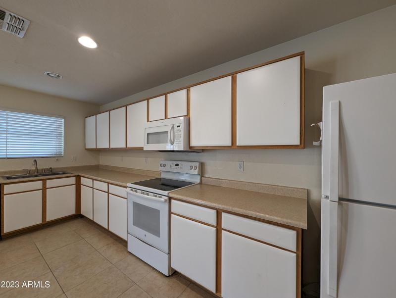 3215 W SAINT ANNE AVE