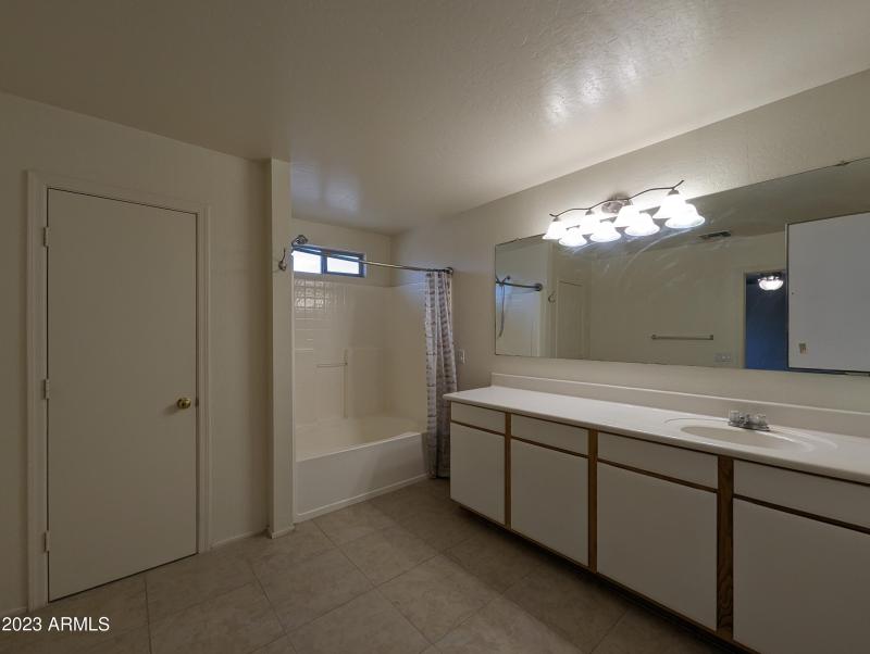 3215 W SAINT ANNE AVE