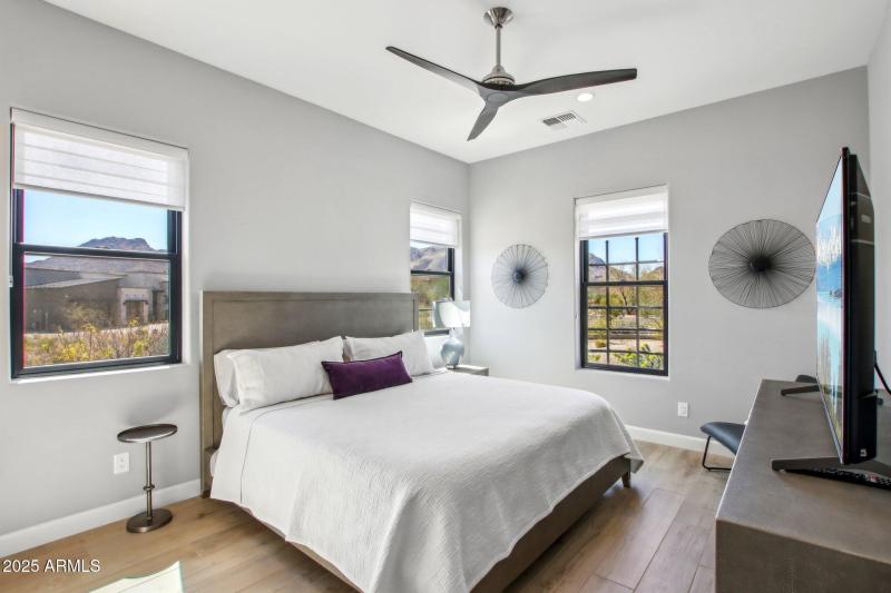 Secondary ensuite (bedroom 2)