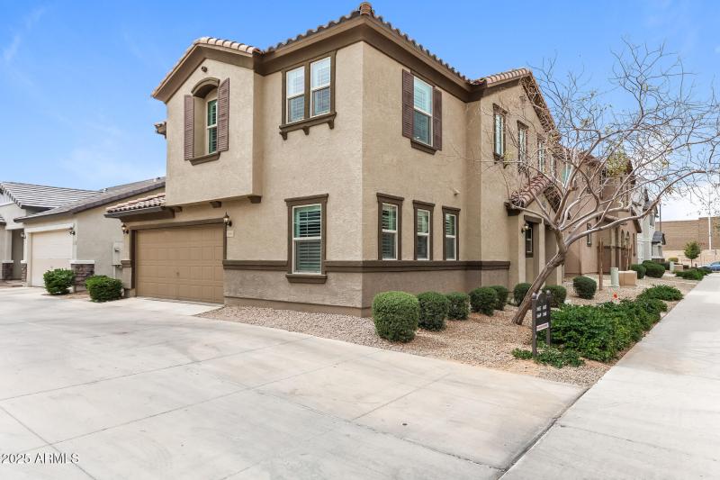 003-photo-front-view-14372574