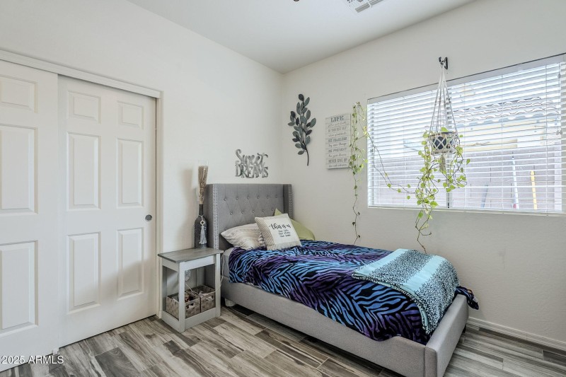 42-web-or-mls-Zachary-42