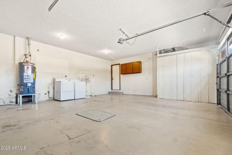 32_2 Car Garage w Cabinets