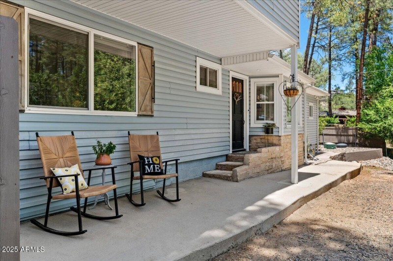 02-Front Covered Patio