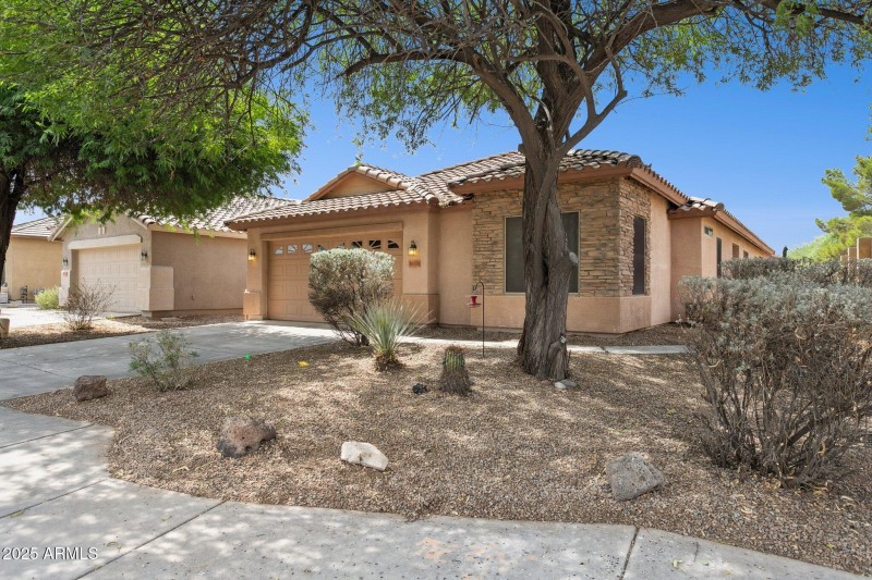 3-web-or-mls-46179-w-starlight-dr