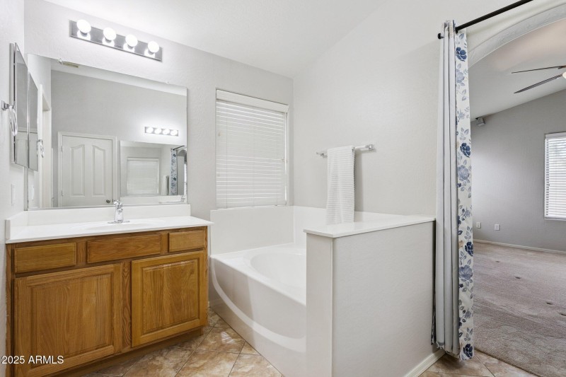 15-web-or-mls-46179-w-starlight-dr