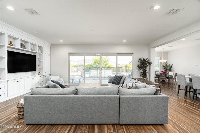 16-3727 E Fargo St (16 of 68)