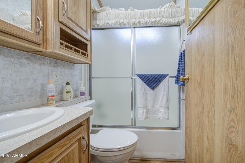 Bathroom 1-pic 1