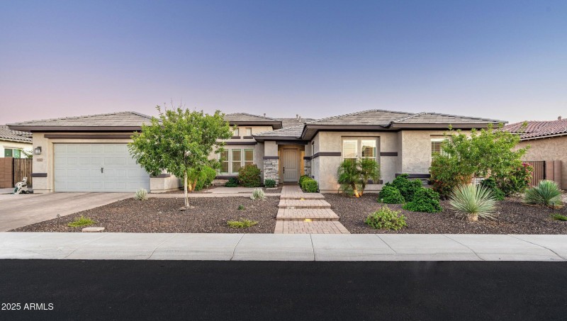 01-3727 E Fargo St (1 of 68)