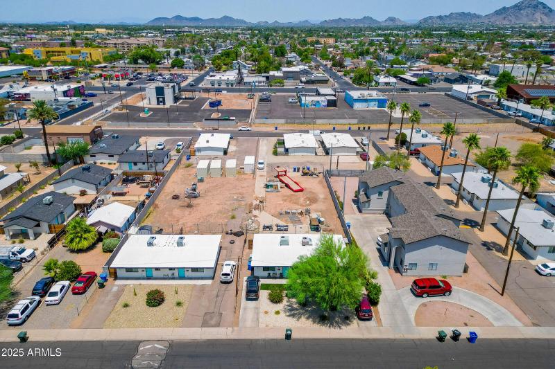 18-custom-1023 E Amelia Ave-18