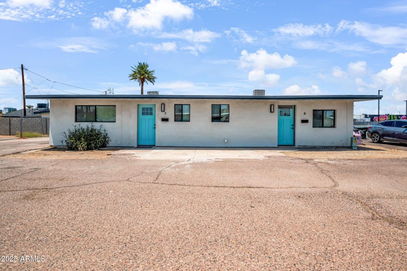 10-custom-1023 E Amelia Ave-10