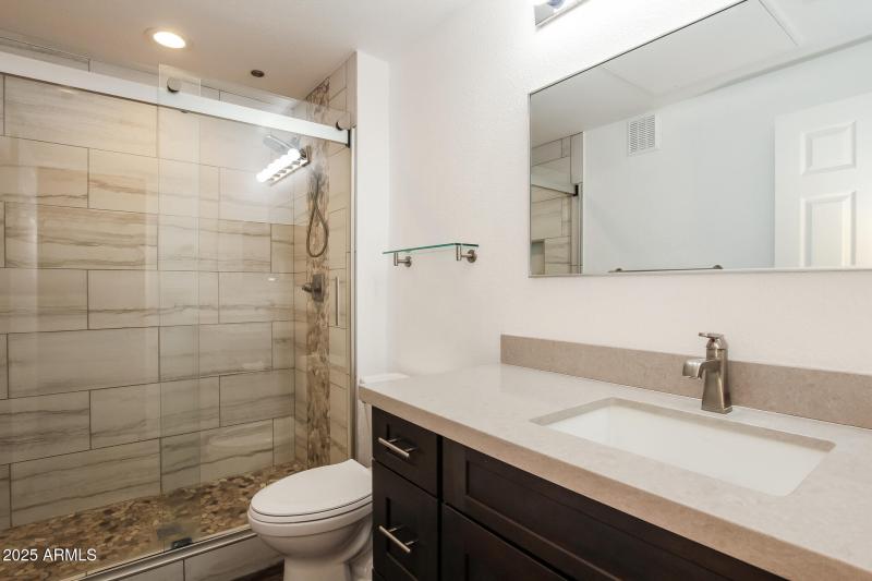 10-photo-Main-Bathroom