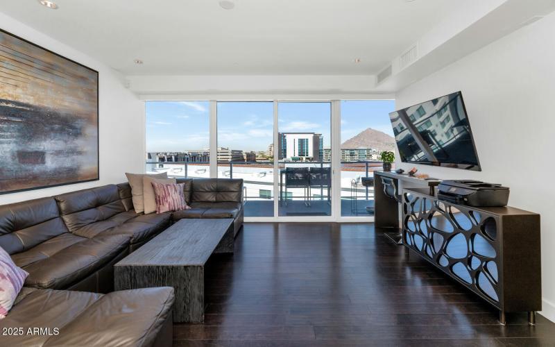 4422 N 75th St-large-009-028-TOD9482-150