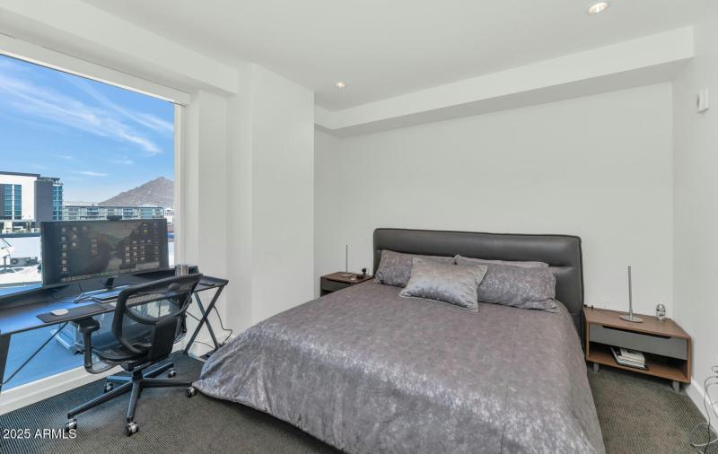 4422 N 75th St-large-019-026-TOD9468-150