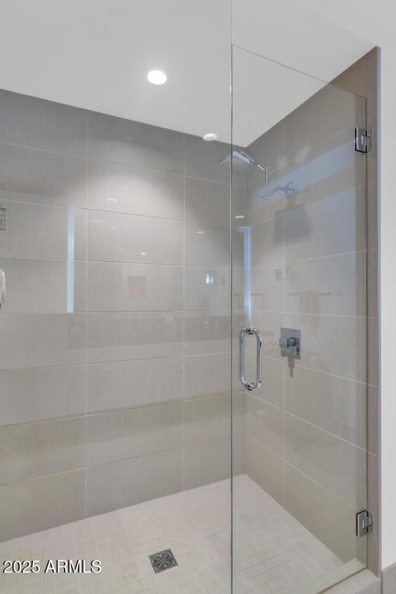 4422 N 75th St-large-022-023-TOD9471-667