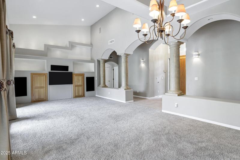 3819 E Ivyglen St-10