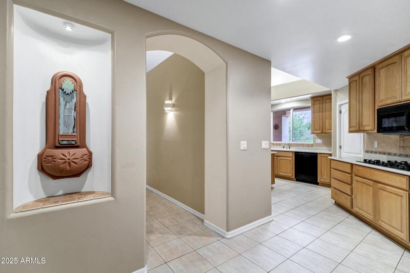 3819 E Ivyglen St-12