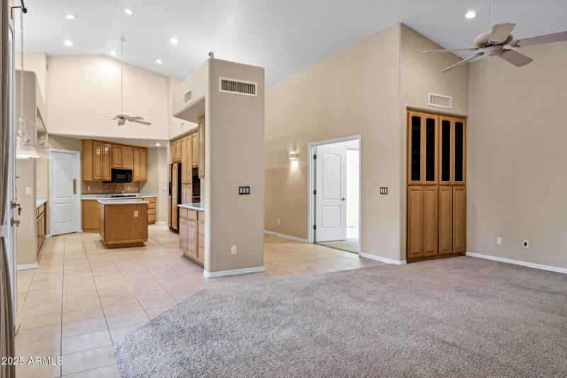 3819 E Ivyglen St-25