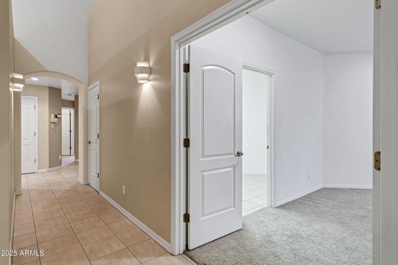 3819 E Ivyglen St-26