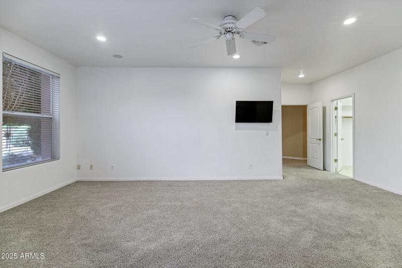 3819 E Ivyglen St-29