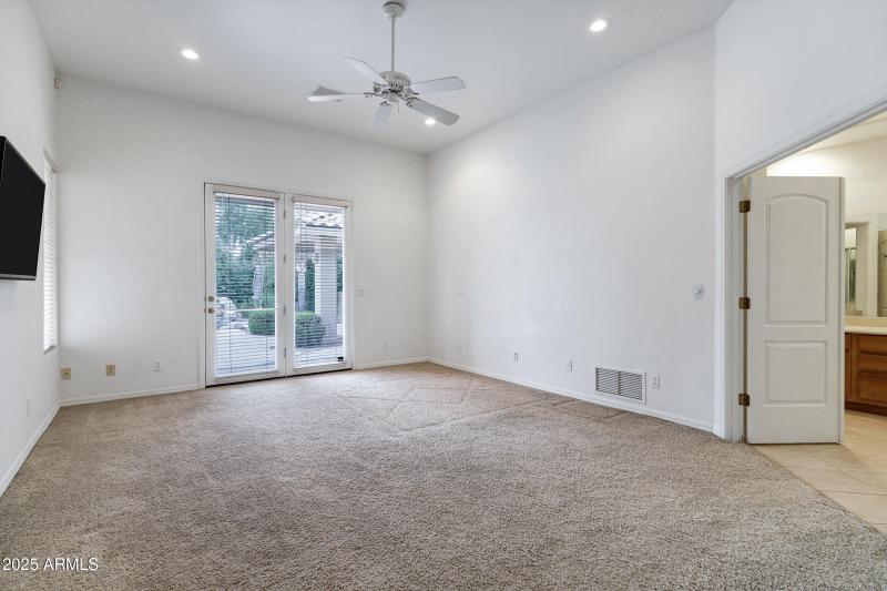 3819 E Ivyglen St-38